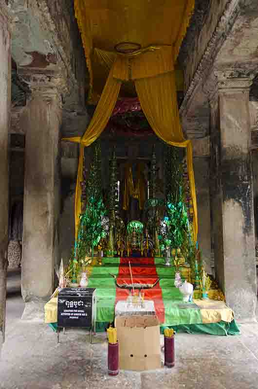 24 - Camboya - Angkor - templo de Angkor Wat - estatua de Buda